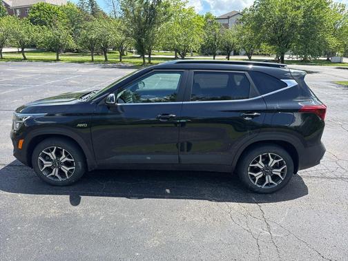 Cherry Black 2021 Kia Seltos EX