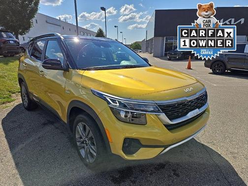 Starbright Yellow/Black Roof 2022 Kia Seltos S
