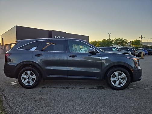 Gravity Gray 2024 Kia Sorento LX
