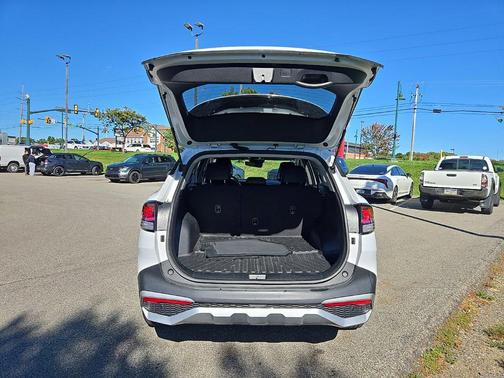 Glacial White Pearl 2024 Kia Sportage EX