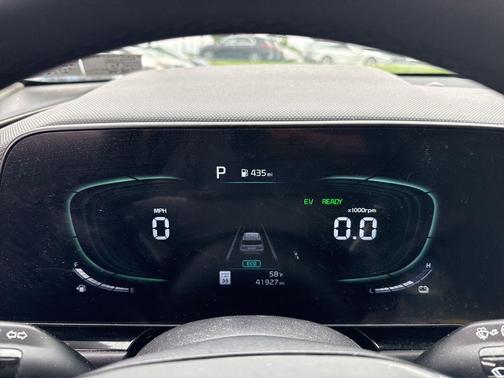 Snow White Pearl 2023 Kia Niro Touring