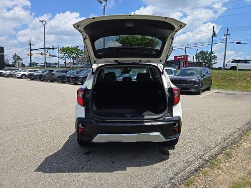 Snow White Pearl 2024 Kia Seltos LX