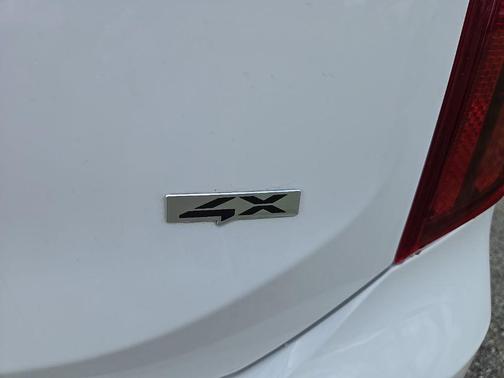 Glacial White Pearl 2024 Kia Telluride S