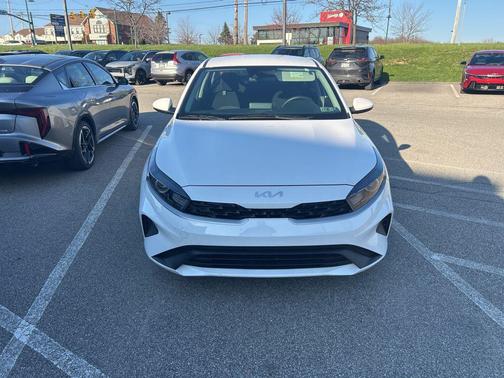 Snow White Pearl 2023 Kia Forte LXS