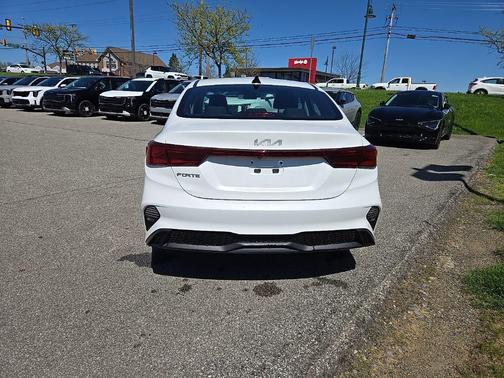 Snow White Pearl 2023 Kia Forte LXS