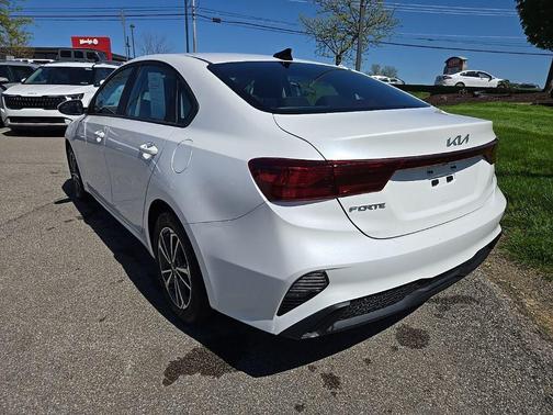 Snow White Pearl 2023 Kia Forte LXS