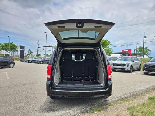Brilliant Black Crystal Pearlcoat 2016 Dodge Grand Caravan AVP/SE