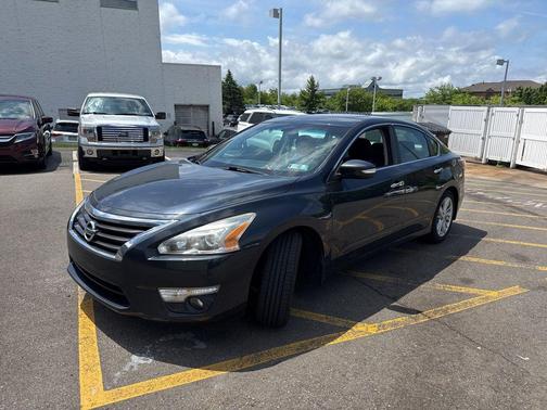 Storm 2015 Nissan Altima 2.5 SV