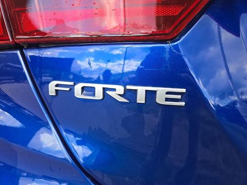 Deep Sea Blue 2023 Kia Forte LXS