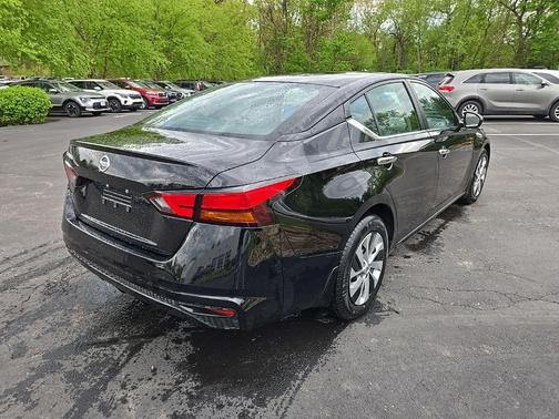 Super Black 2022 Nissan Altima S FWD