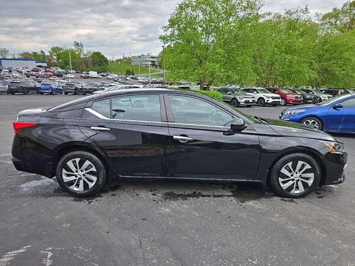 Super Black 2022 Nissan Altima S FWD