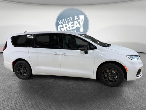 2024 Chrysler Pacifica Hybrid S Appearance Pkg