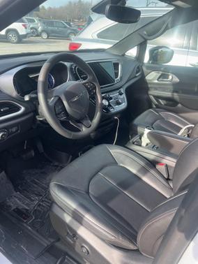 2024 Chrysler Pacifica Hybrid S Appearance Pkg