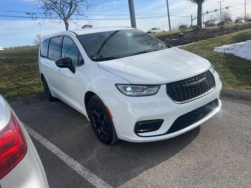 2024 Chrysler Pacifica Hybrid S Appearance Pkg