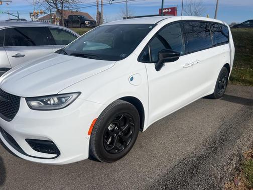 2024 Chrysler Pacifica Hybrid S Appearance Pkg