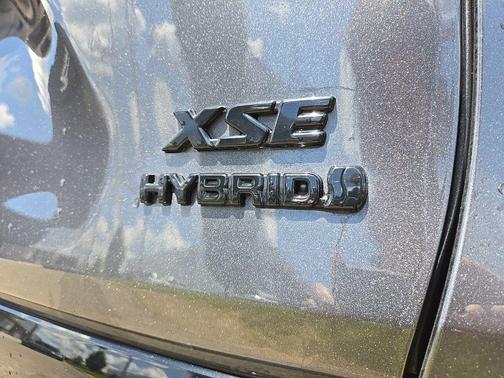Blizzard Pearl/Midnight Black Metallic 2021 Toyota RAV4 Hybrid SE