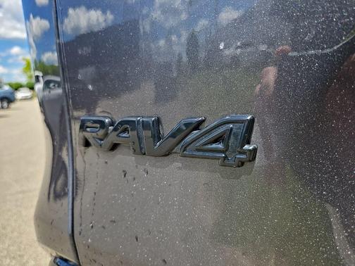Blizzard Pearl/Midnight Black Metallic 2021 Toyota RAV4 Hybrid SE