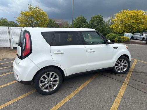 Clear White 2018 Kia Soul +
