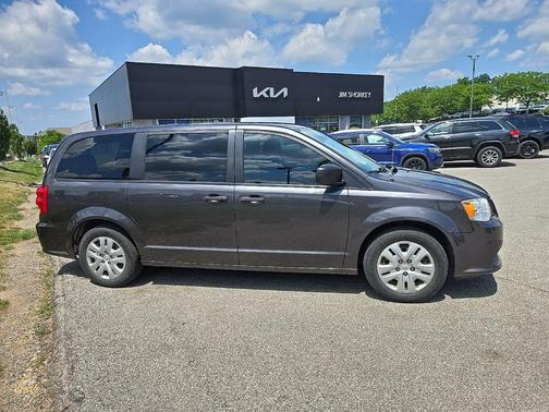 Granite Pearlcoat 2019 Dodge Grand Caravan SE