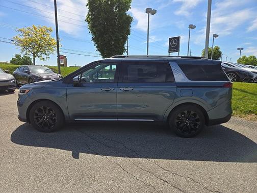 Astra Blue 2024 Kia Carnival SX