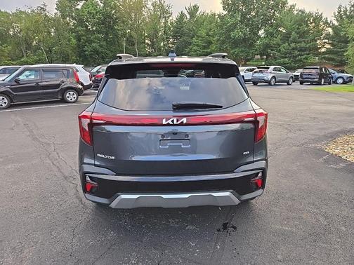 Gravity Gray 2024 Kia Seltos S
