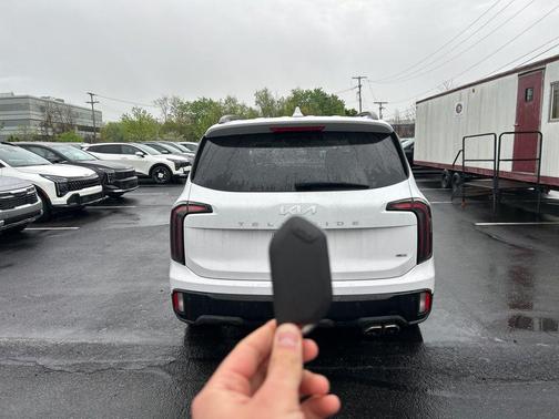 Glacial White Pearl 2024 Kia Telluride SX X-Line