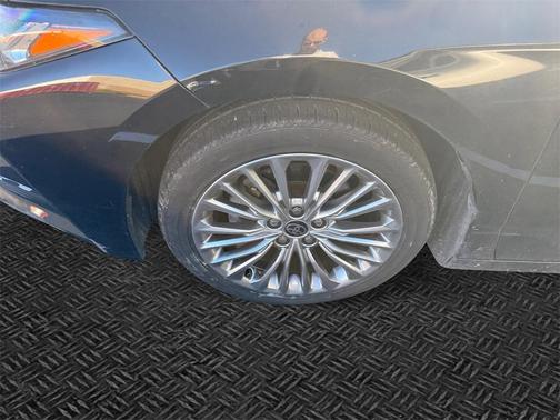 2021 Toyota Avalon Hybrid Limited