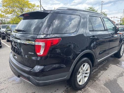Agate Black Metallic 2019 Ford Explorer XLT