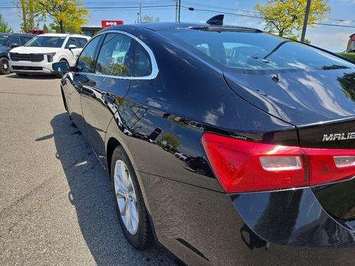 Mosaic Black Metallic 2023 Chevrolet Malibu FWD 1LT