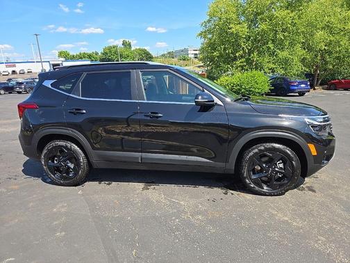 Fusion Black 2026 Kia Seltos EX