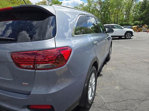 Everlasting Silver 2020 Kia Sorento LX