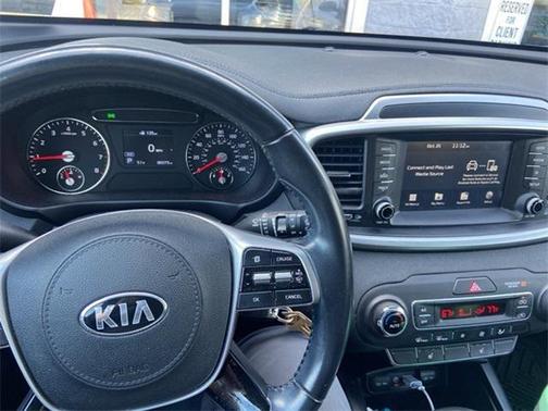 Everlasting Silver 2020 Kia Sorento LX