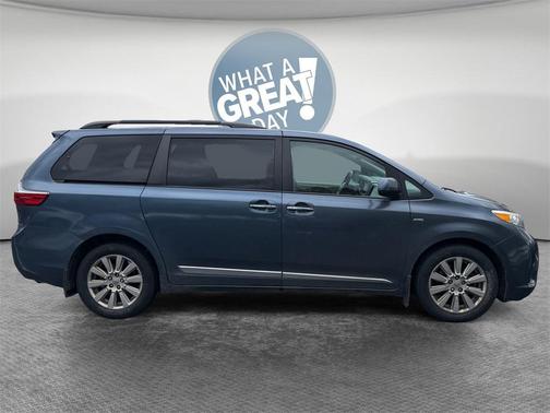 2017 Toyota Sienna XLE