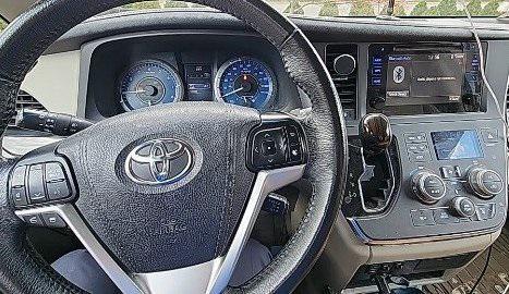 2017 Toyota Sienna XLE