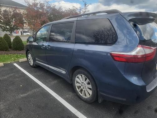 2017 Toyota Sienna XLE