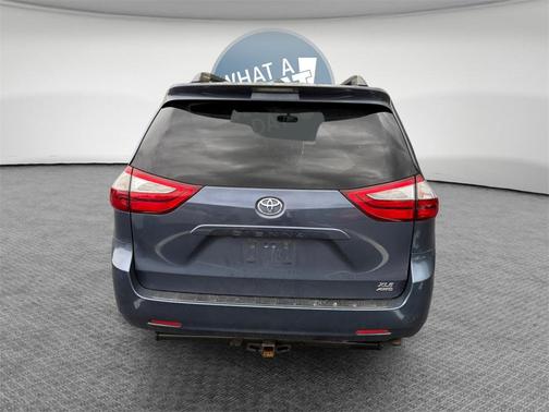 2017 Toyota Sienna XLE