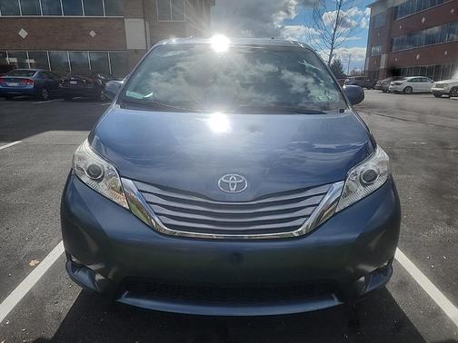 2017 Toyota Sienna XLE