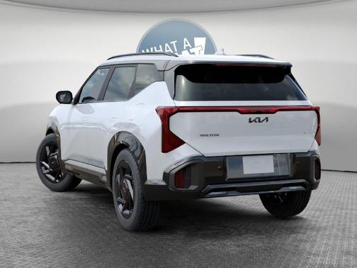 Snow White Pearl 2027 Kia Seltos X-Line SX