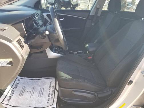 2017 Hyundai Elantra GT Base
