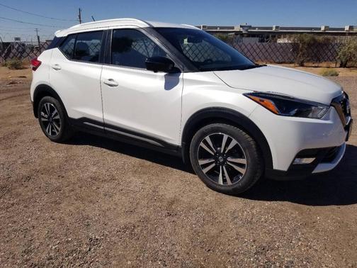 2020 Nissan Kicks SR