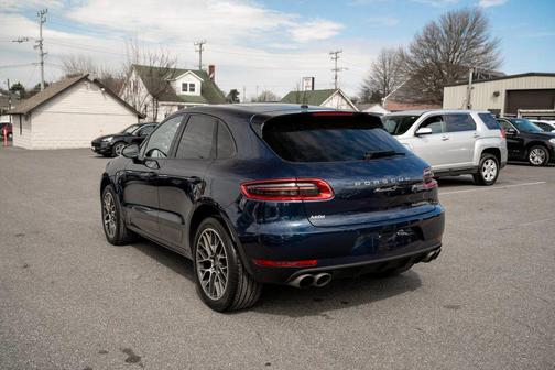 Dark Blue Metallic 2016 Porsche Macan Macan Sport Edition