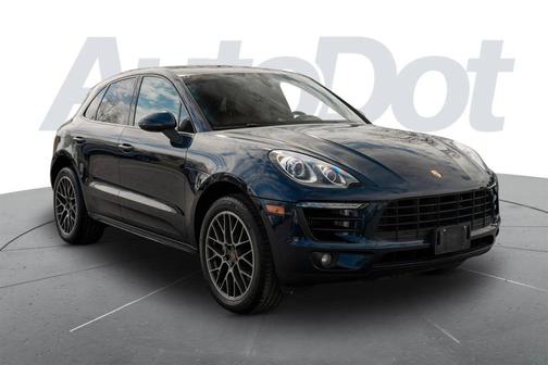 Dark Blue Metallic 2016 Porsche Macan Macan Sport Edition