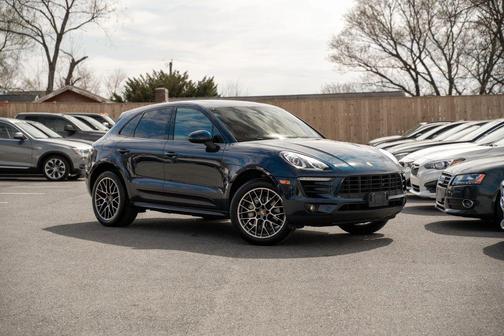 Dark Blue Metallic 2016 Porsche Macan Macan Sport Edition