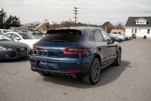 Dark Blue Metallic 2016 Porsche Macan Macan Sport Edition