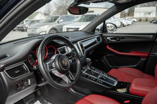 Dark Blue Metallic 2016 Porsche Macan Macan Sport Edition