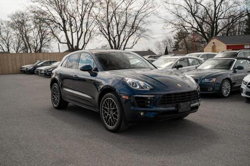 Dark Blue Metallic 2016 Porsche Macan Macan Sport Edition