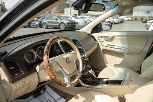 Caspian Blue Metallic 2013 Volvo XC60 3.2 Premier Plus