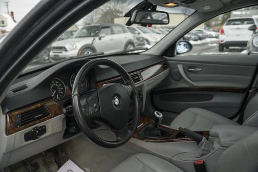 2006 BMW 325 325i Sedan 4D