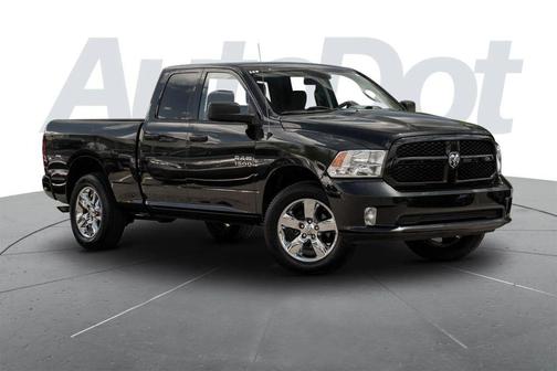 Brilliant Black Crystal Pearlcoat 2018 RAM 1500 Express