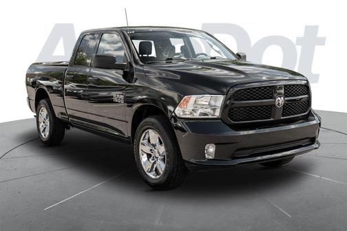 Brilliant Black Crystal Pearlcoat 2018 RAM 1500 Express